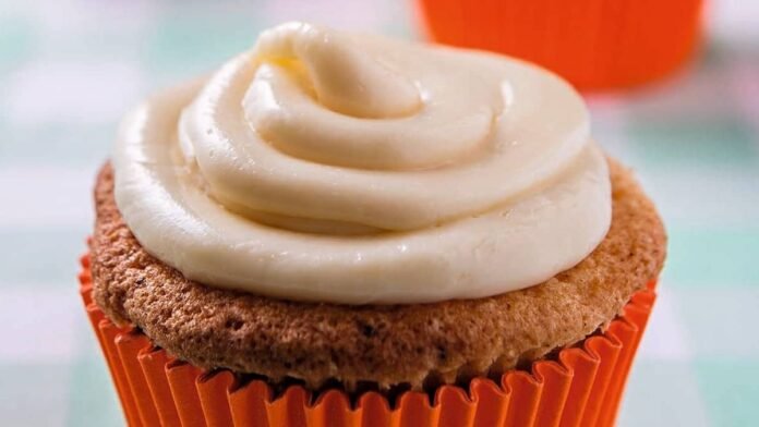 Receita de massa de cupcake de baunilha não amanteigada: leve e fofinha